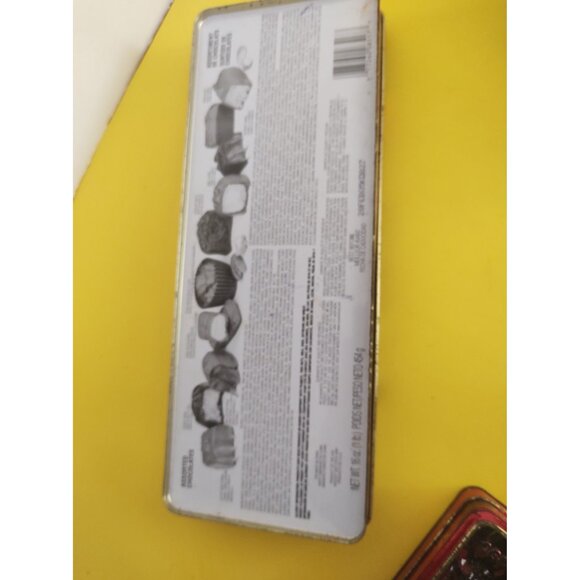 Russell Stover Elvis Presley Collectible  Christmas candy tins 1997 & 1998 - Picture 7 of 14